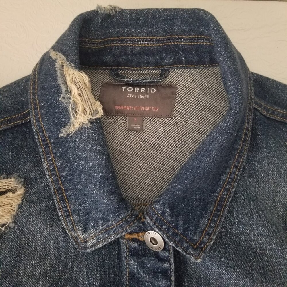 Torrid Womens 2 / 2X Long Line 99% Cotton Blue Denim Jean Jacket Button Up - Picture 7 of 15